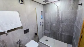 Luxury Living - Near to football stadium - Image 4