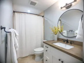 Gorgeous Detached Custom Craftsman Home - Walk to Beach! - Image 3