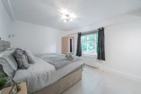 Beautiful 2 Bedroom House With Spacious Garden BBQ - Image 3