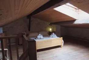 Restored Farmhouse with stunning river views, private pool and games room - Image 3
