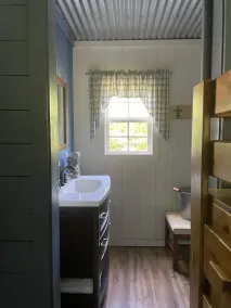 Mama Bears Cozy Creekside Cabin at Up The Creek - Image 4
