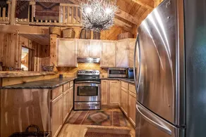 Luxury Cabin on the Lake & In The Trees - Image 4