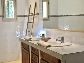 Single storey villa, 4 bedrooms, swimming pool, near the beaches of the Gulf of Saint Trop - Image 5
