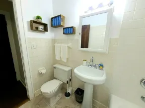 Spacious APT/Comfy Bed/Free Parking/22mins to ORD&MDW - Image 4