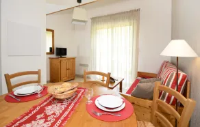 Studio à Montignac | Linge de Lit Inclus + Accès Piscine! - Image 4