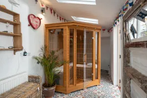 Hot tub, sauna, sea & beach views, sleeps 16 in 7 bedrooms, 5 star Luxury house - Image 3