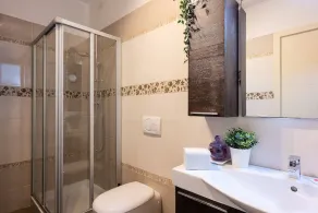 Elegant Location in Florence - 2 FREE PARKING! - Image 3