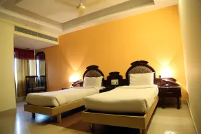Hotel Hollyhock - Image 3