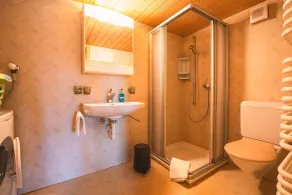 Chalet Rösi - Ferienwohnung mit Hot Pot & Bergsicht - Image 2