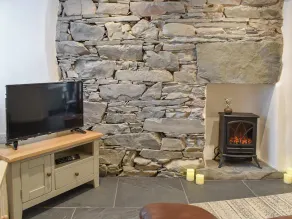 Ugly Duckling Cottage - Image 2