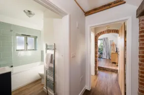 Spacious barn, seals, seaside walks and Broads National Park - Image 4