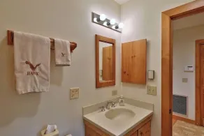 Secluded 2600 sq ft home 15 min from Okemo+Killington - Image 4