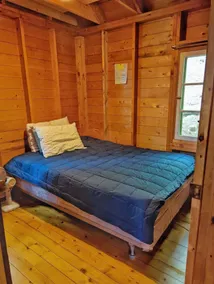 Lakefront cottage with private beach. Canoe, Firepit, Pet Friendly. Family owned - Image 5