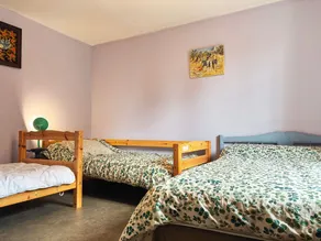 Charming Cottage in Berry: Fireplace, Near Golf & Spa, Sleeps 6, Parking Included - Image 3