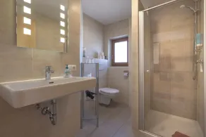 Grande casa per le vacanze per un massimo di 18 persone con una zona soggiorno e pranzo aperta - Image 2