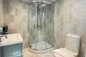 2 Bed-Sleeps 5-Free Parking-Pet Friendly - Image 2