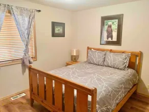 Amazing riverfront cabin! 8 person Hot Tub, 20 min to Stevens and Leavenworth! - Image 4