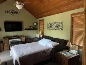 Riverside cabin with excellent kayaking and fishing - Image 5