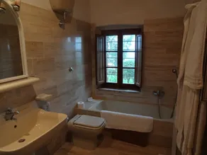 12 km nord for Siena med en fantastisk udsigt pool & tenniscourt 3 soveværelser ensuite - Image 3