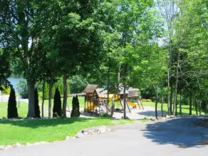Luxury Riverfront Cottage 30 mins from Kingston ON - Image 3