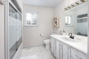 Lake St. Clair Cottage | Hot Tub | Games Room | Sleeps 12 - Image 3