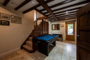 17. C Mill House Features, einschließlich original Fire Place, Mill Wheel und Run - Image 4