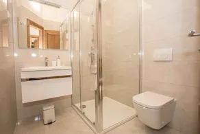 Holiday home with air conditioning and terrace in the city centre - Image 3
