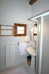 Smuk lejlighed med WIFI, pool, TV, kæledyr tilladt og panorama udsigt, nær ved Firenze - Image 2