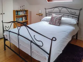 1 bedroom accommodation in Upton - Image 4