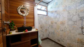 bungalow lagoon side / 6 people max / Moorea / 3 bedrooms with A/C, 2 bathrooms - Image 3