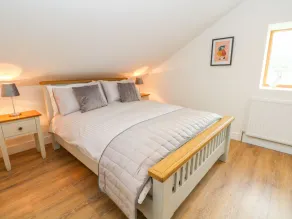 THE CROFT, romantic, character holiday cottage in Chorley - Image 3