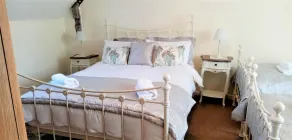 Historic Listed Cottage In Beaulieu/ Wifi/ Wood Burning Stove/ Parking - Image 5
