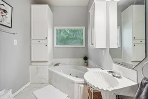 Great house steps to the lakefront! - Image 3