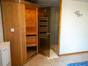 Holiday domain with swimming pool - Image 3