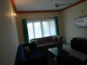 Lovely 3 Bedroom Apartment With Pool - Image 4