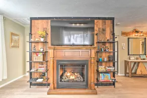 Large Private Rustic Retreat w/hot tub, fire pit, game room - Image 3
