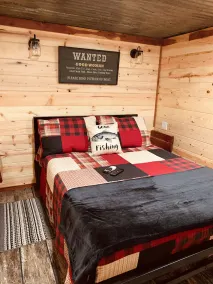 COZY & RUSTIC Tiny Cabin, WiFi, Outside fire pit, quiet and peaceful area - Image 3