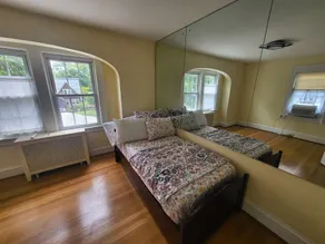 Teaneck Cozy Home - Image 3