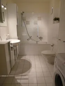 Bright and friendly apartment with comfortable amenities near the beach. - Image 3