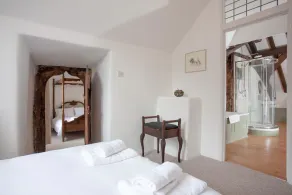Beautiful apartment within Grade 1 listed Manor House - Image 4