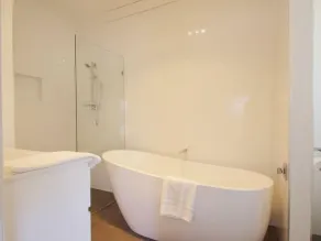 Casa Siena  Hunter Valley 5 king size rooms all with full en-suites. On vineyard - Image 4