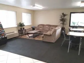 Economy Inn - Image 3