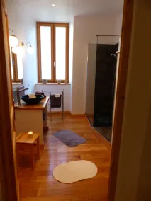 Hus i hjertet af landsbyen, tæt på bekvemmeligheder og startture - Image 4
