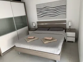 Moderne NOUVEAU 2 chambres avec vue sur mer imprenable sur la baie de Mellieha à 50 mètres de la plage - Image 5
