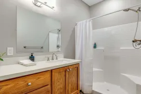 Remodeled Downtown 3bed Home Quartz Countertops - Image 5