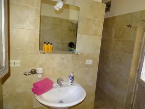 Stylish villa with beautiful views from the roof terrace over olive groves to the sea - Image 3