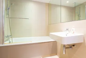 Amazing 2 Bedroom, 2 Bathroom Flat with balconies in Greenwich - Image 4