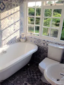 Listed 17th Century Cottage in a pretty Kent Village - 20 mins to Rye and Coast. - Image 2