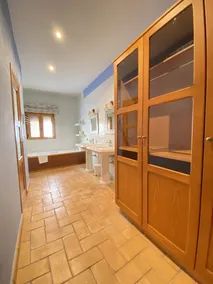 Villa with sea and mountain views - Image 2