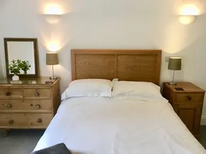 Self Contained Stay, set within 7 acres of gated grounds, for 2 or 3 guests - Image 3